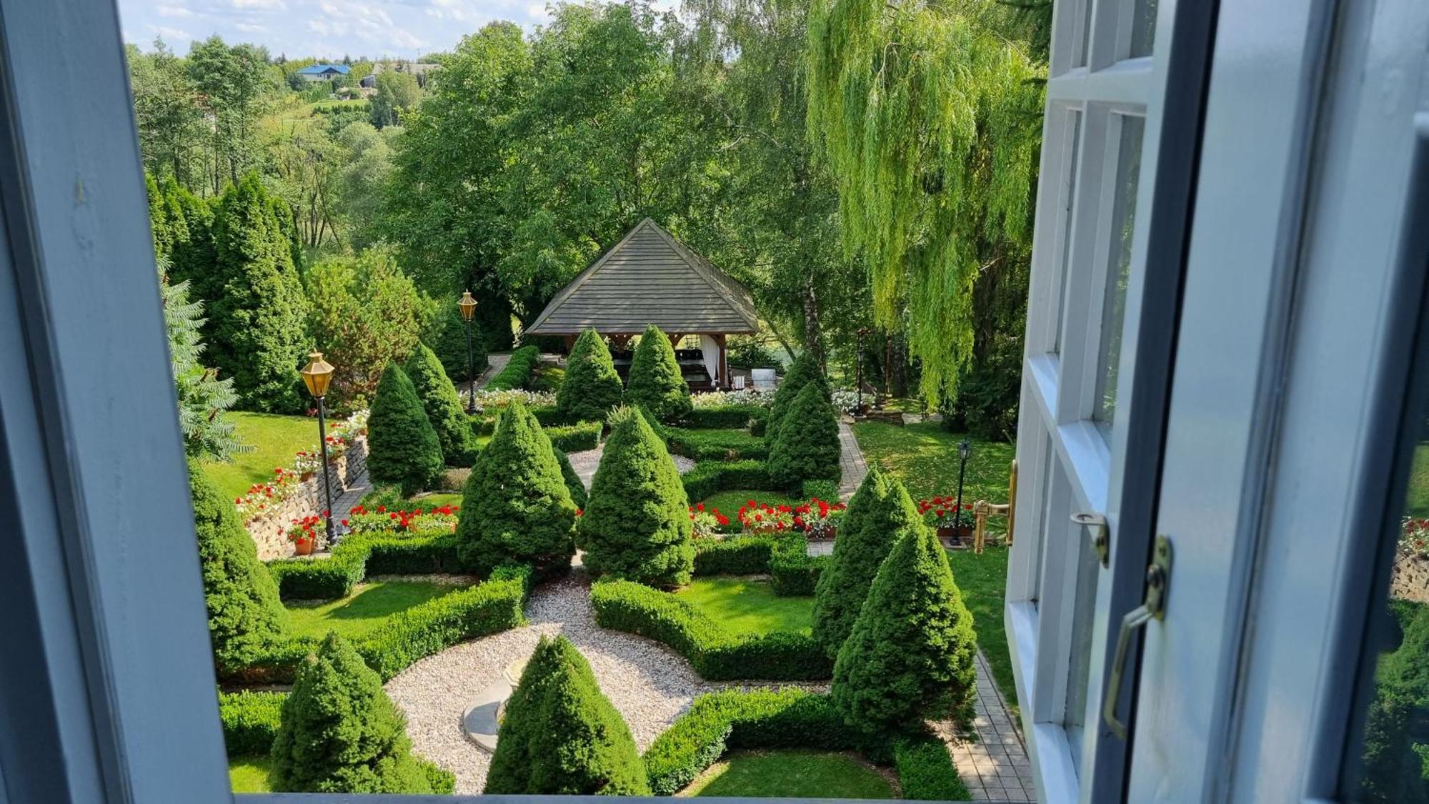 Dwor Anna Bed & Breakfast Ciecierzyn Eksteriør bilde
