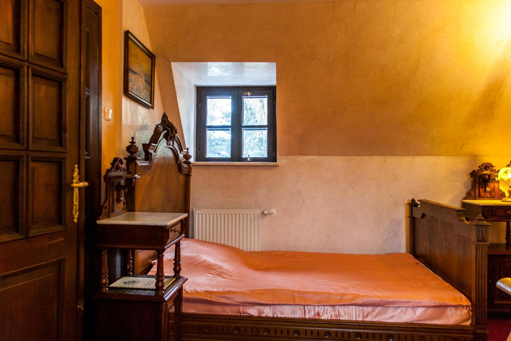 Dwor Anna Bed & Breakfast Ciecierzyn Rom bilde