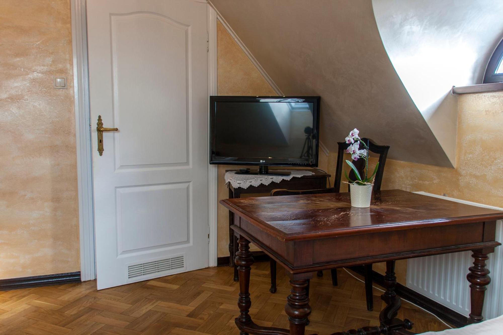 Dwor Anna Bed & Breakfast Ciecierzyn Rom bilde