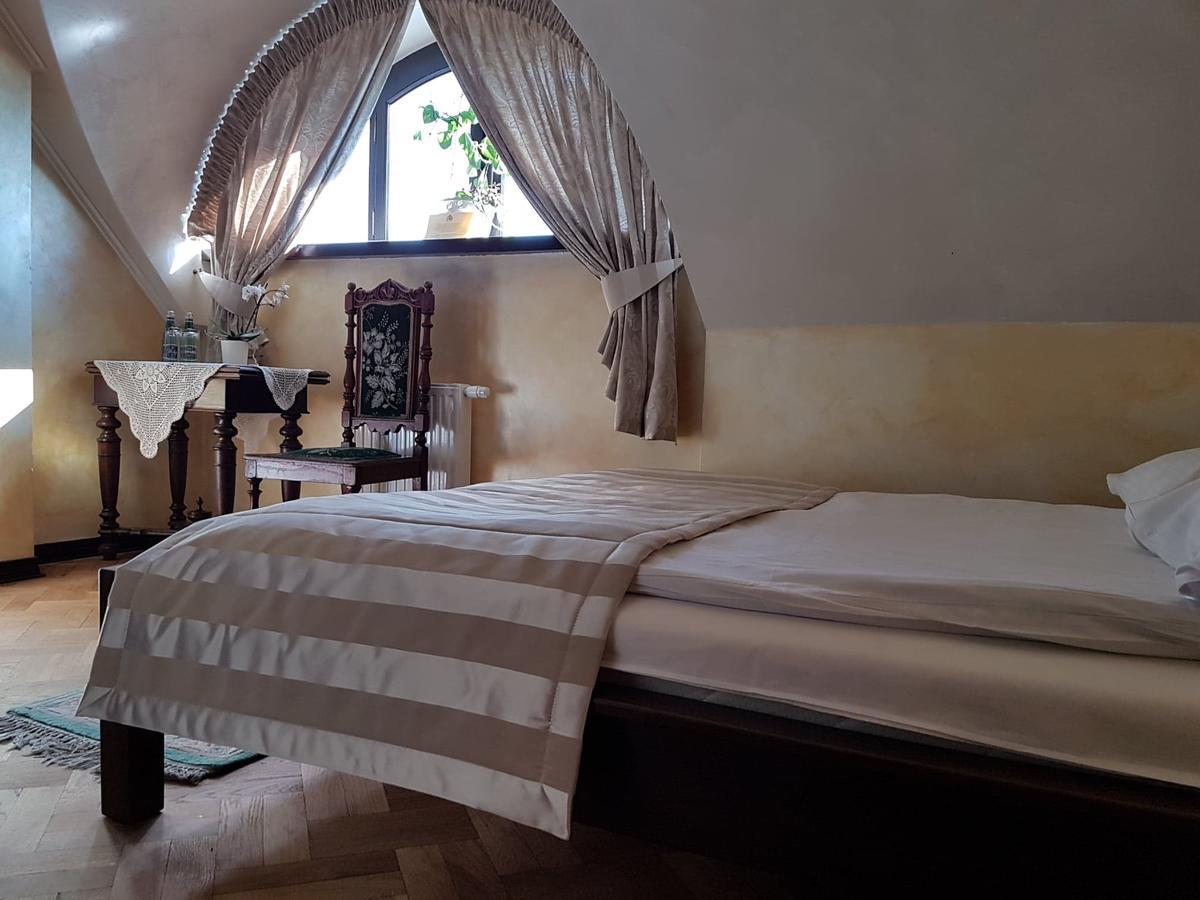 Dwor Anna Bed & Breakfast Ciecierzyn Eksteriør bilde